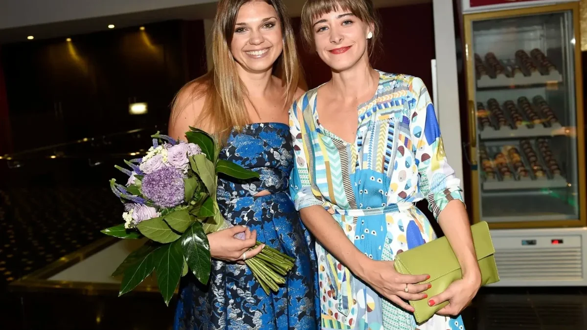 Denisa Pfauserová, Anna Stropnická