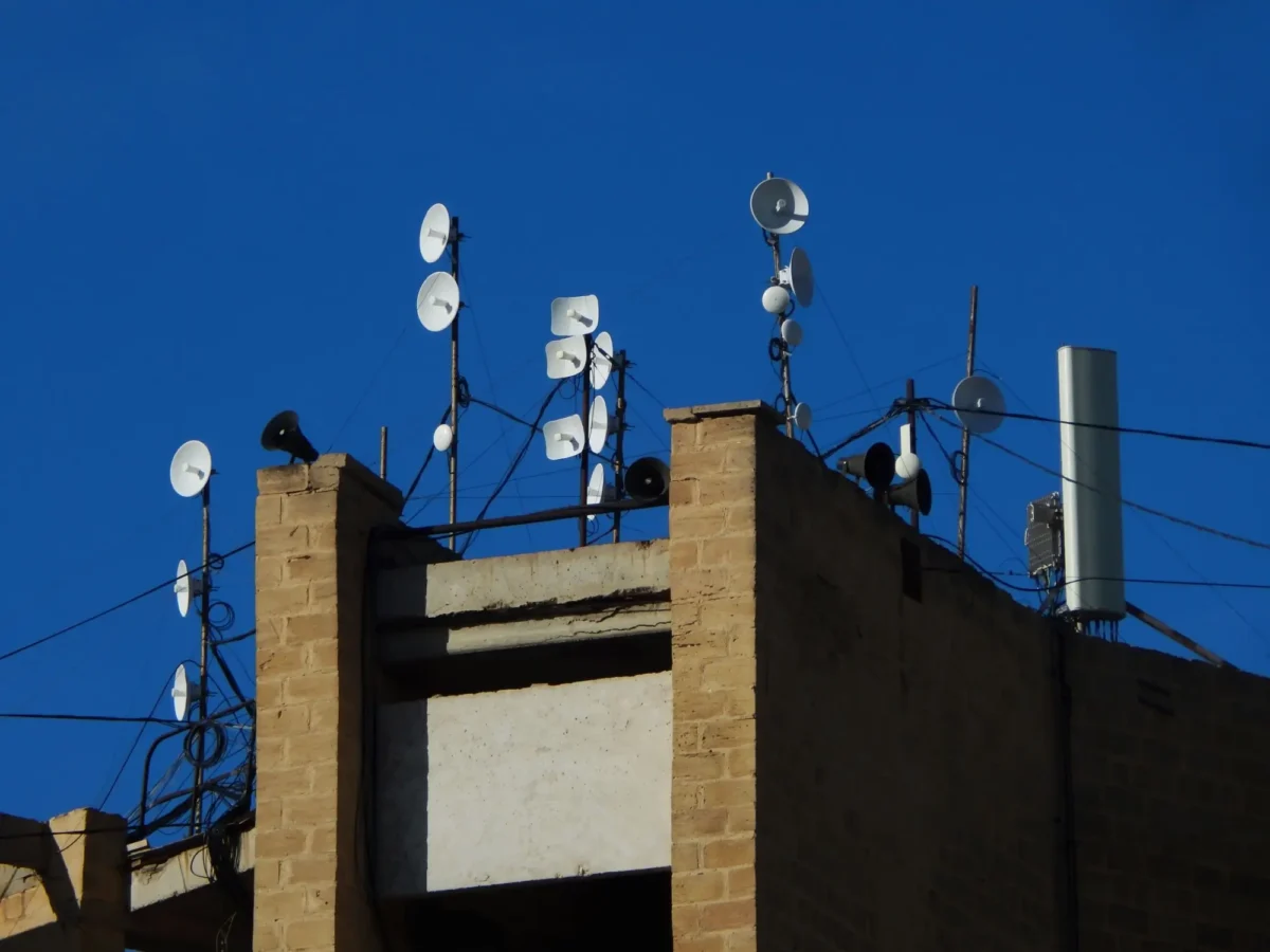 společná televizní anténa na domě