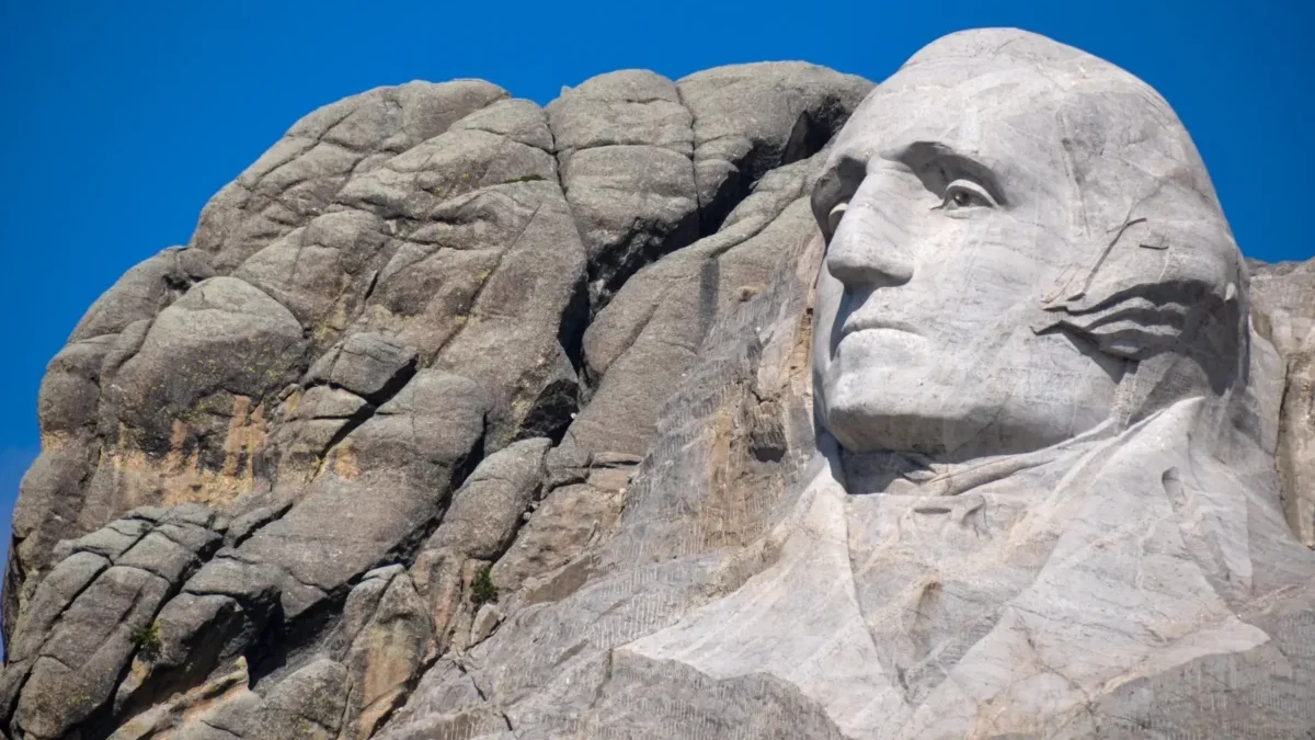 Obličej George Washingtona ve skále.