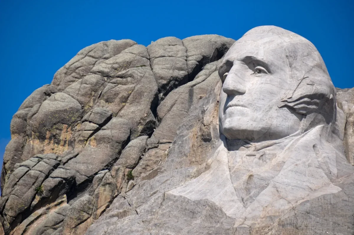 Obličej George Washingtona ve skále.
