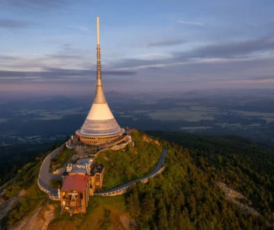 Pohled z výšky na Ještěd