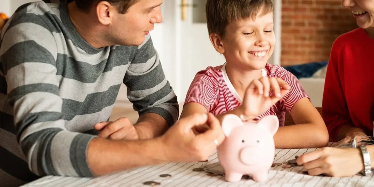 Zrušením koncesionářských poplatků ušetří české domácnosti přes dva tisíce korun měsíčně. Zdroj: Shutterstock