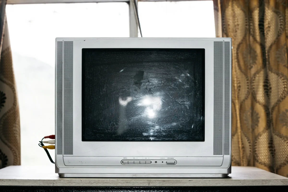 Stará CRT televize