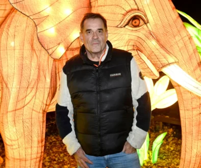 Miroslav Etzler pózuje na fotku.