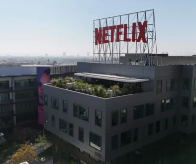 budova s nápisem Netflix