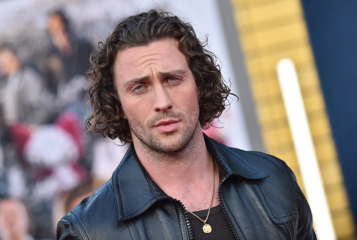 shutterstock_2185704477 | TVGURU.cz Aaron Taylor-Johnson se tváří vážně.