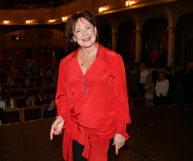 Ilona Svobodová se usmívá.