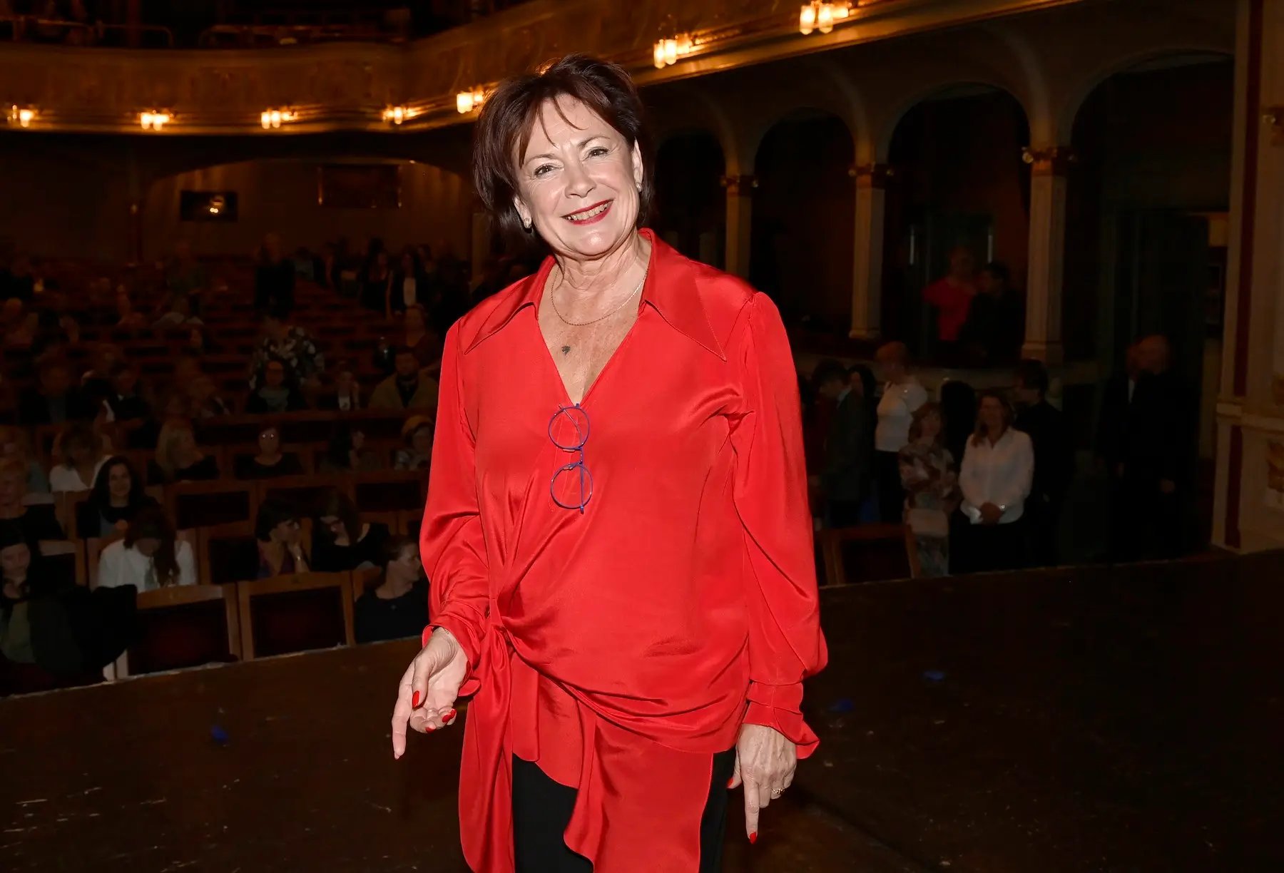 Ilona Svobodová se usmívá.