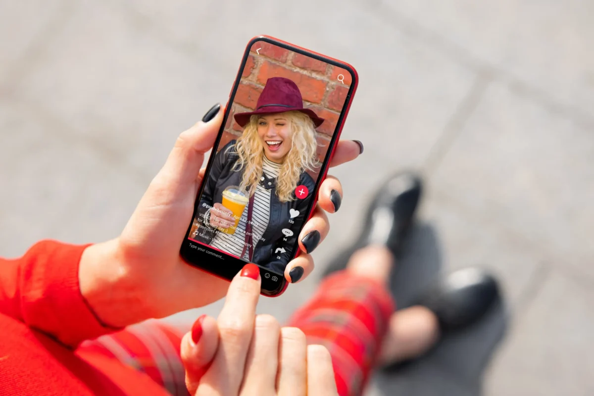 tiktok | TVGURU.cz obrazovka telefonu se sociální platformou