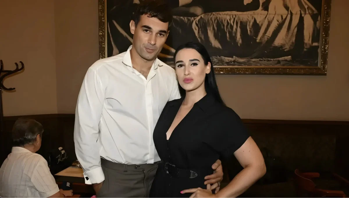 Adam Vacula s partnerkou Besky