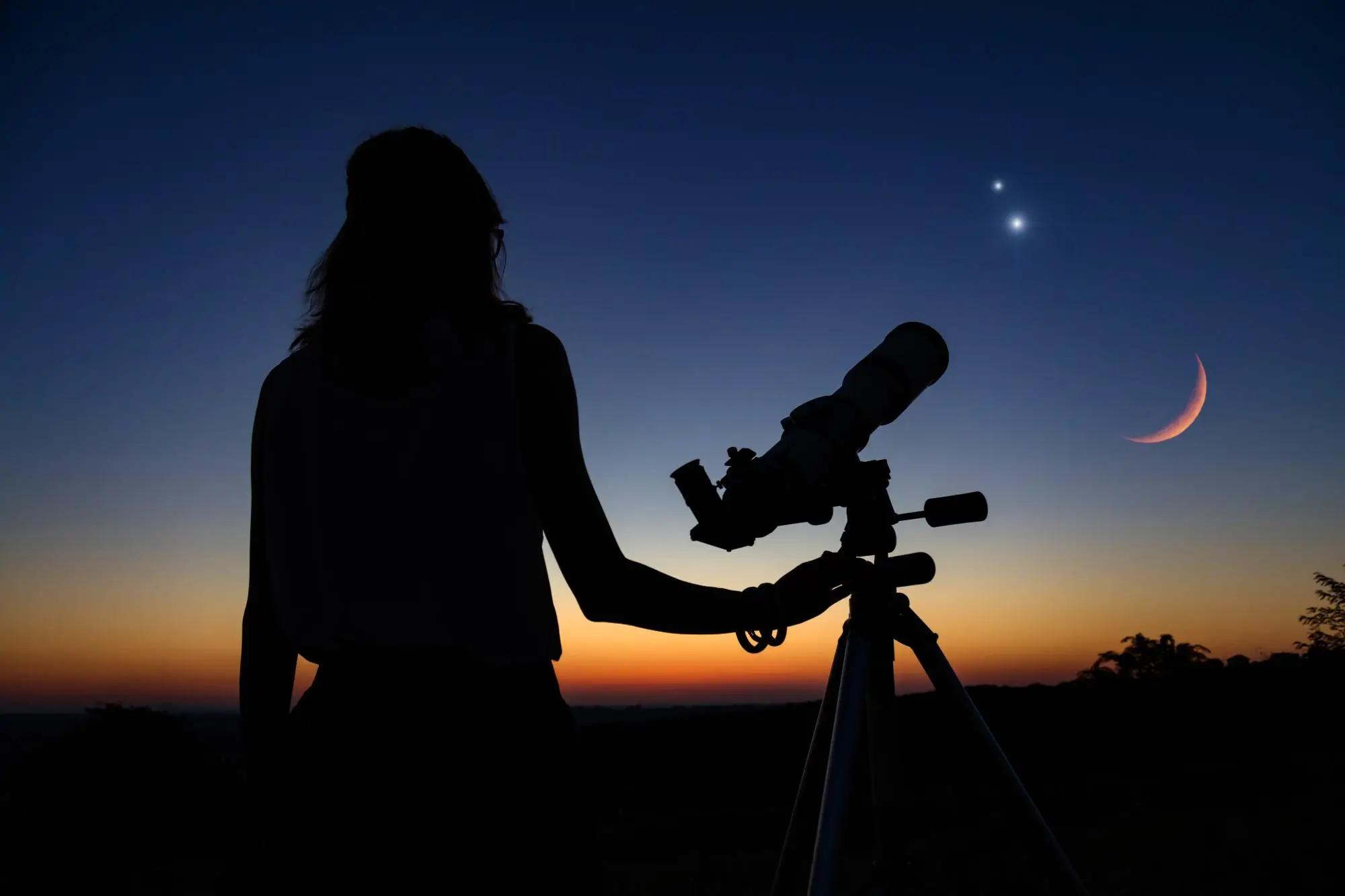 Oblohu dnes rozzáří Venuše, Jupiter a srpek Měsíce