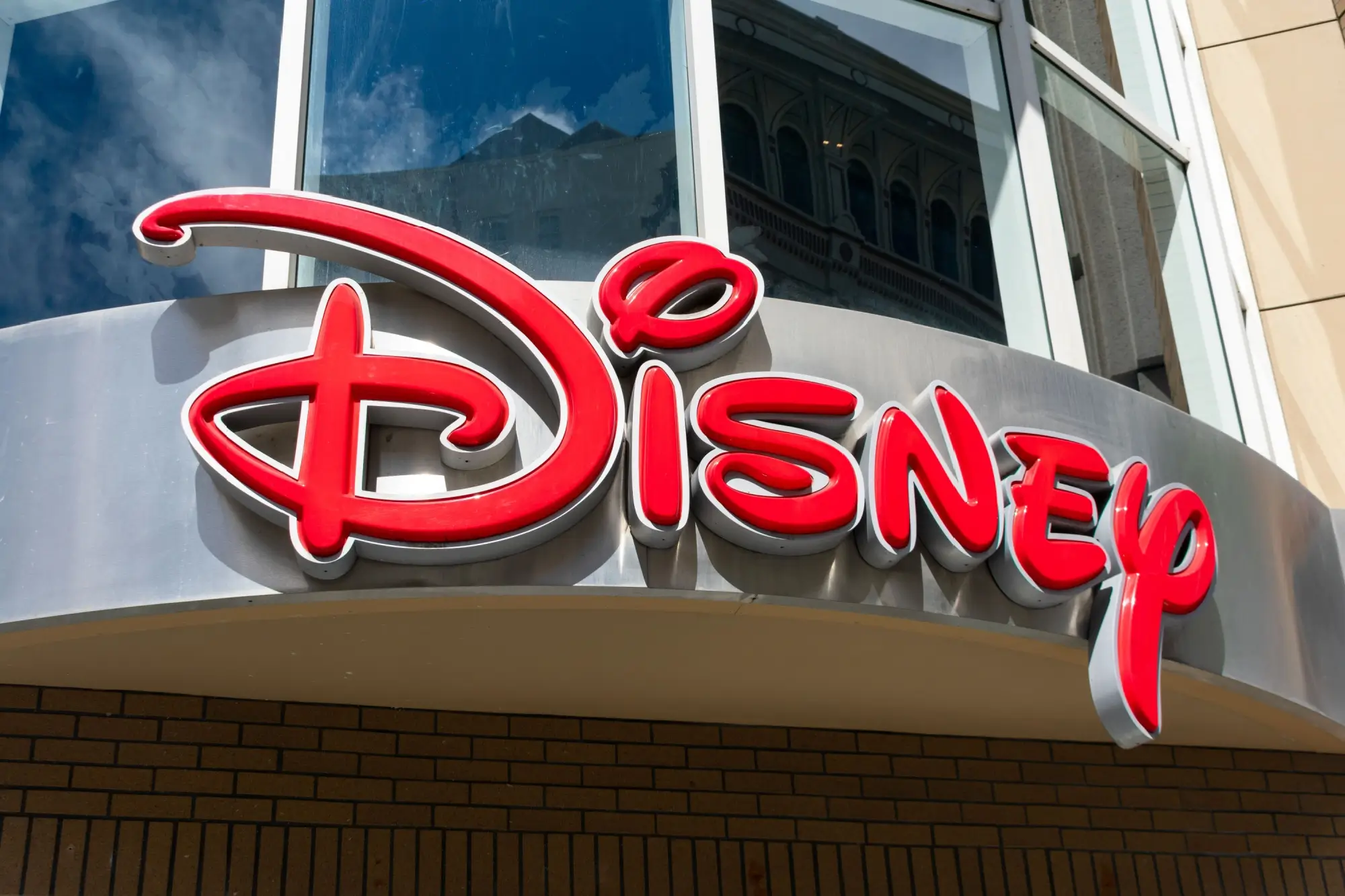 Shutterstock_2003264711 | TVGURU.cz Walt Disney
