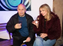 Jan Kraus sedí vedle Ivany Chýlkové.