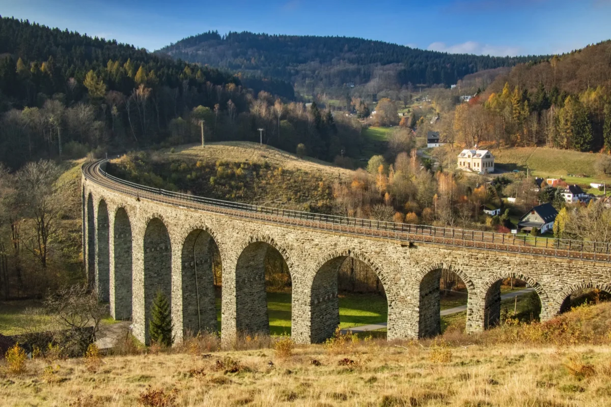 Kamenný železniční viadukt
