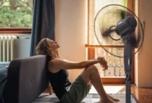 Připravme se - žena s ventilátorem