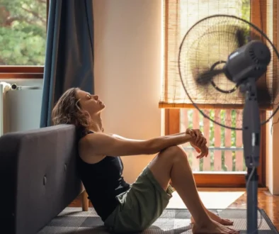 Připravme se - žena s ventilátorem