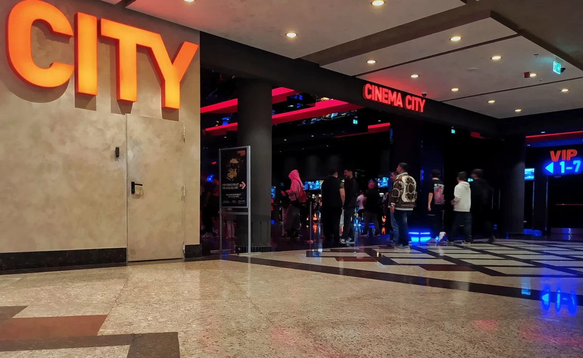 Vchod do kina Cinema City