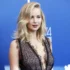 Jennifer Lawrence pózuje na fotku.
