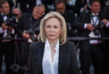Faye Dunaway pózuje fotografům.
