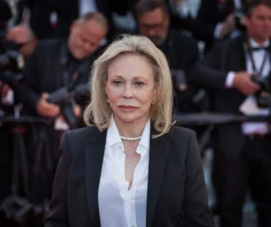 Faye Dunaway pózuje fotografům.