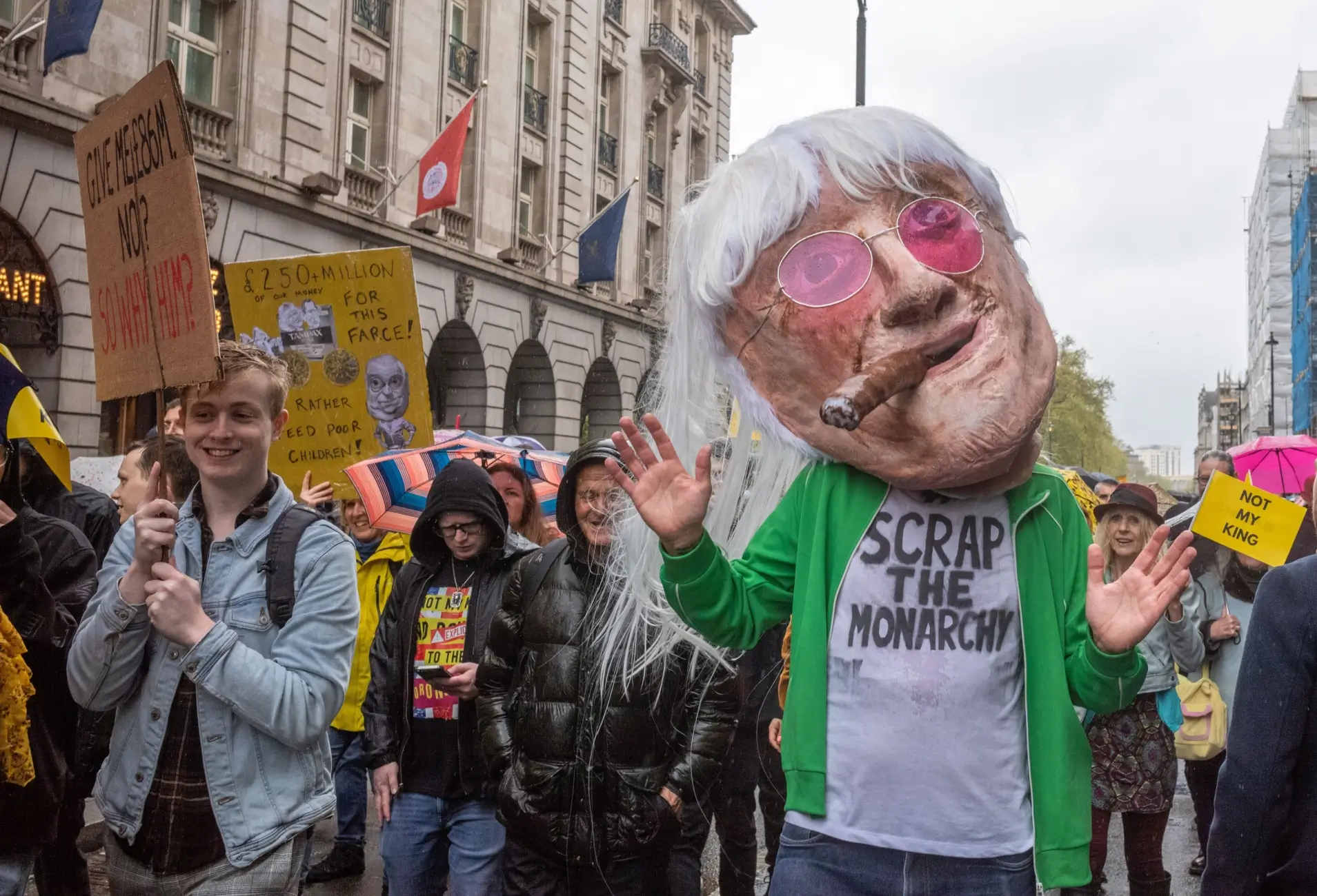Shutterstock_2397501515 | TVGURU.cz Protesty po smrti Jimmyho Savila