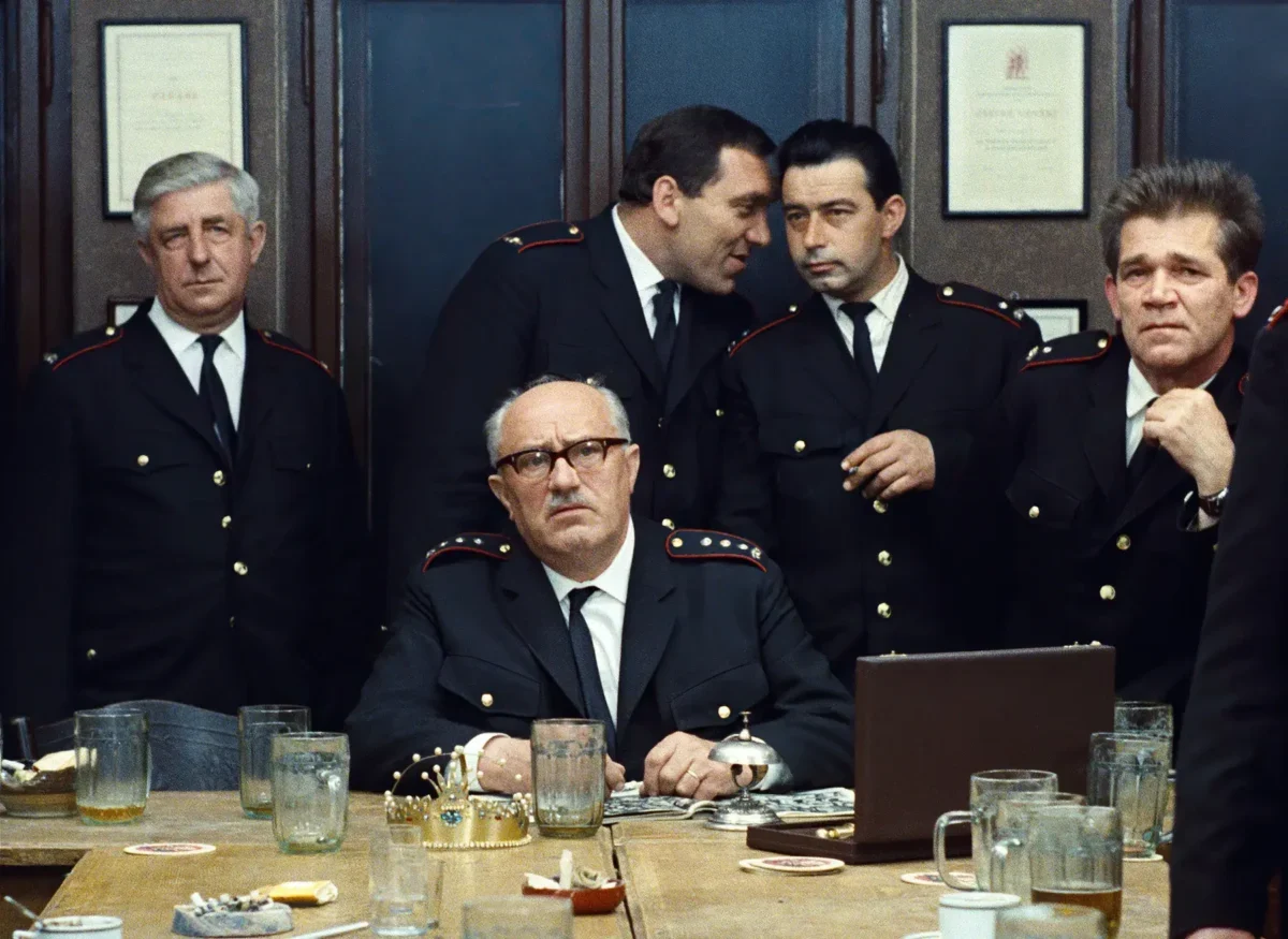 Scéna z filmu Hoří, má panenko