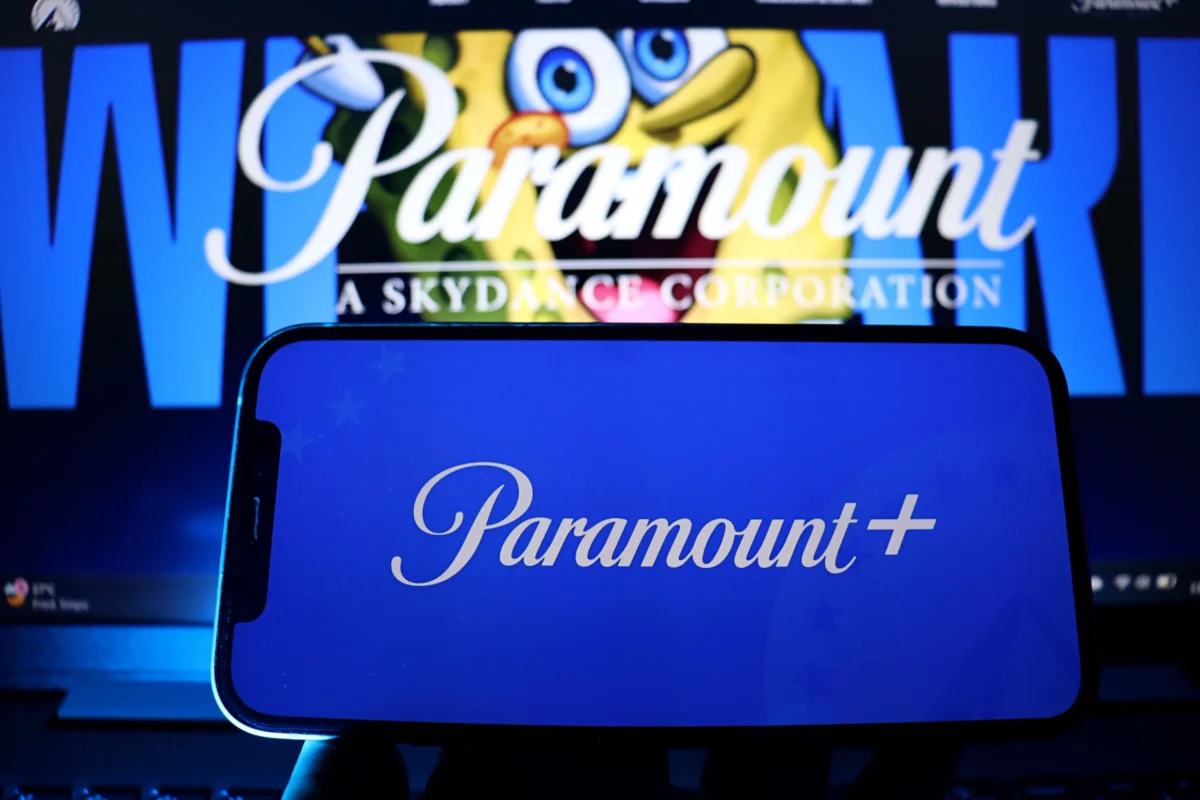 shutterstock_2713755829-2 | TVGURU.cz Nápisy Paramount na televizi i mobilu