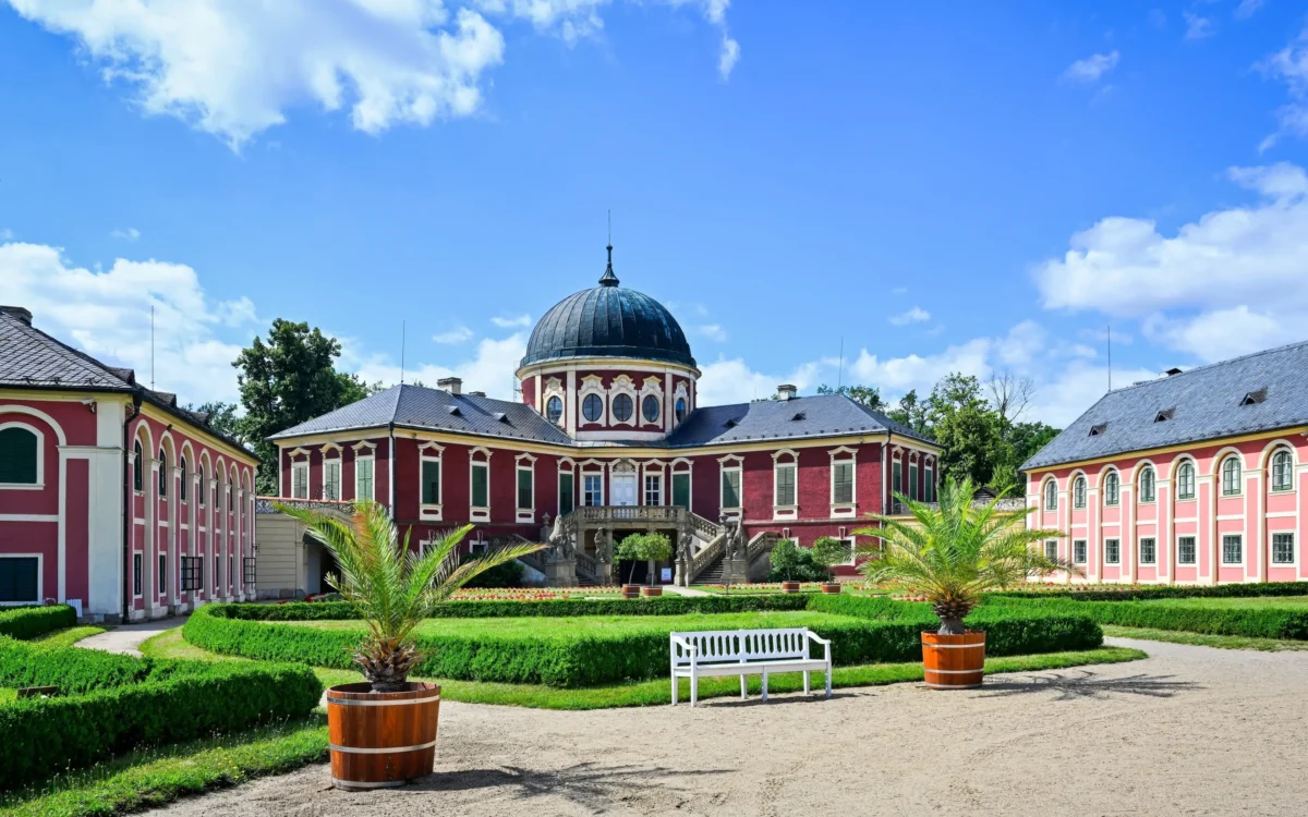 shutterstock_2659051673-2 | TVGURU.cz Zámek Veltrusy