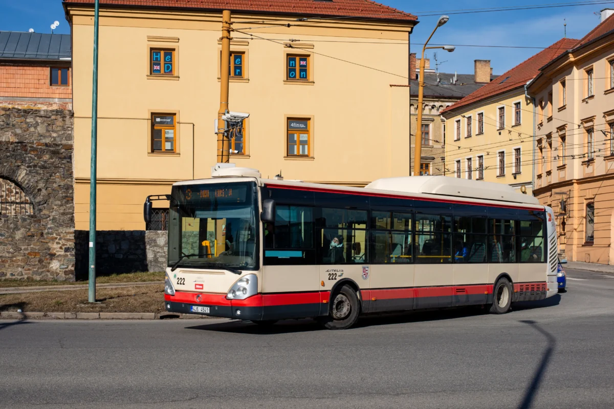 Město Jihlava s trolejbusem