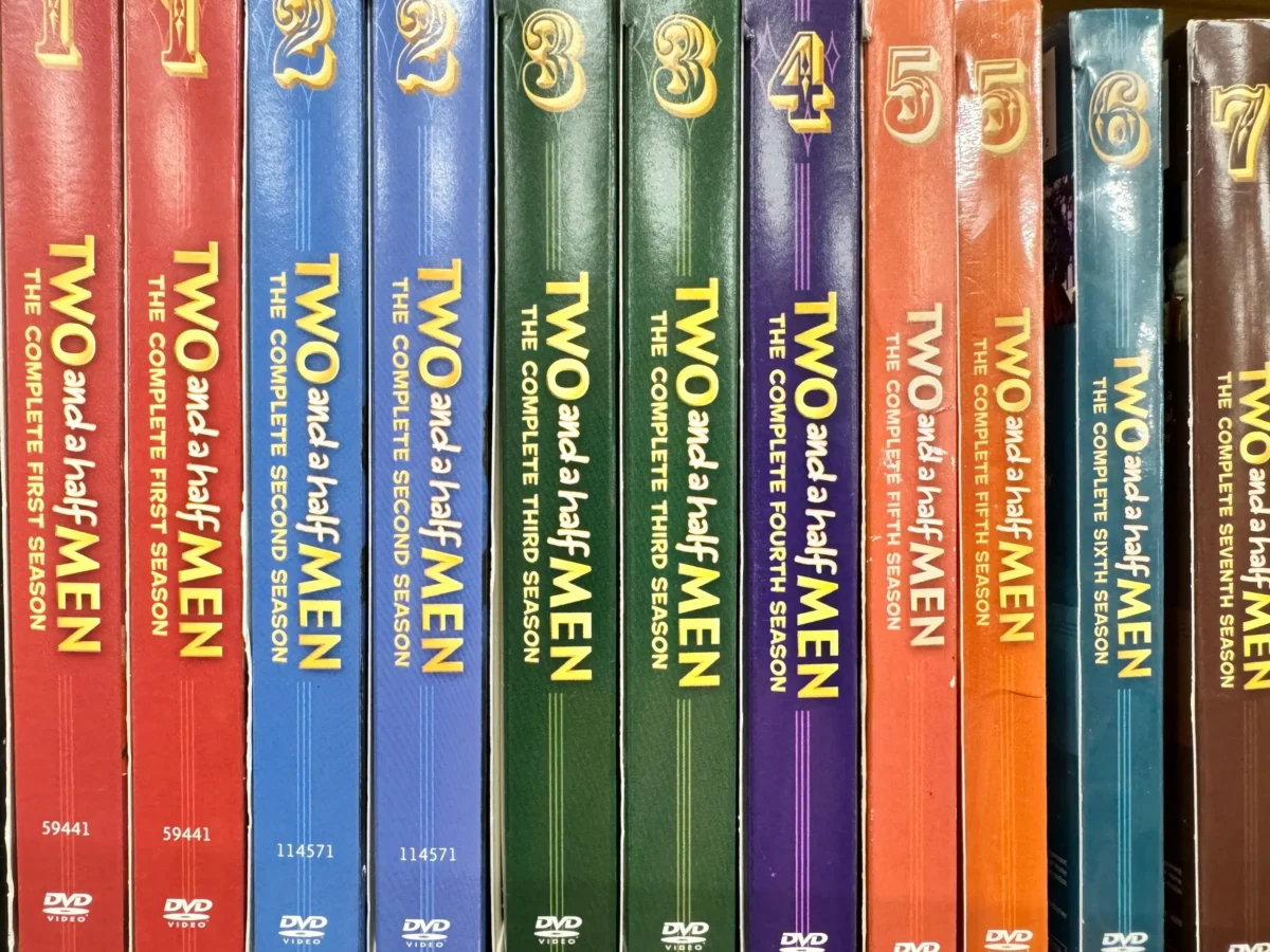 DVD se seriálem Dva a půl chlapa