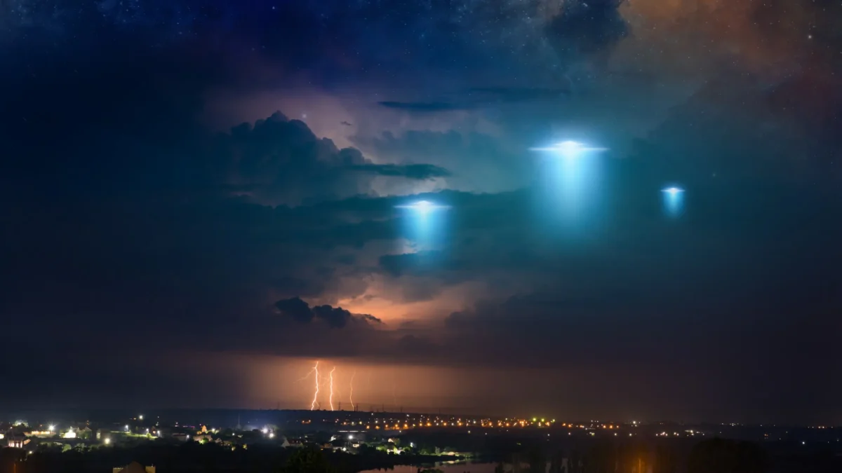 Spielberg byl UFO fascinován už od dětství. Zdroj: Shutterstock | TVGURU.cz Zvláštní světla na obloze
