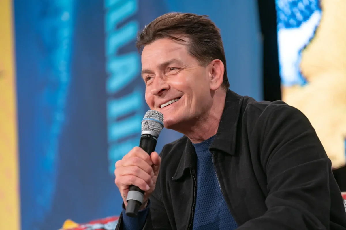 shutterstock_1381621862 1 | TVGURU.cz charlie sheen