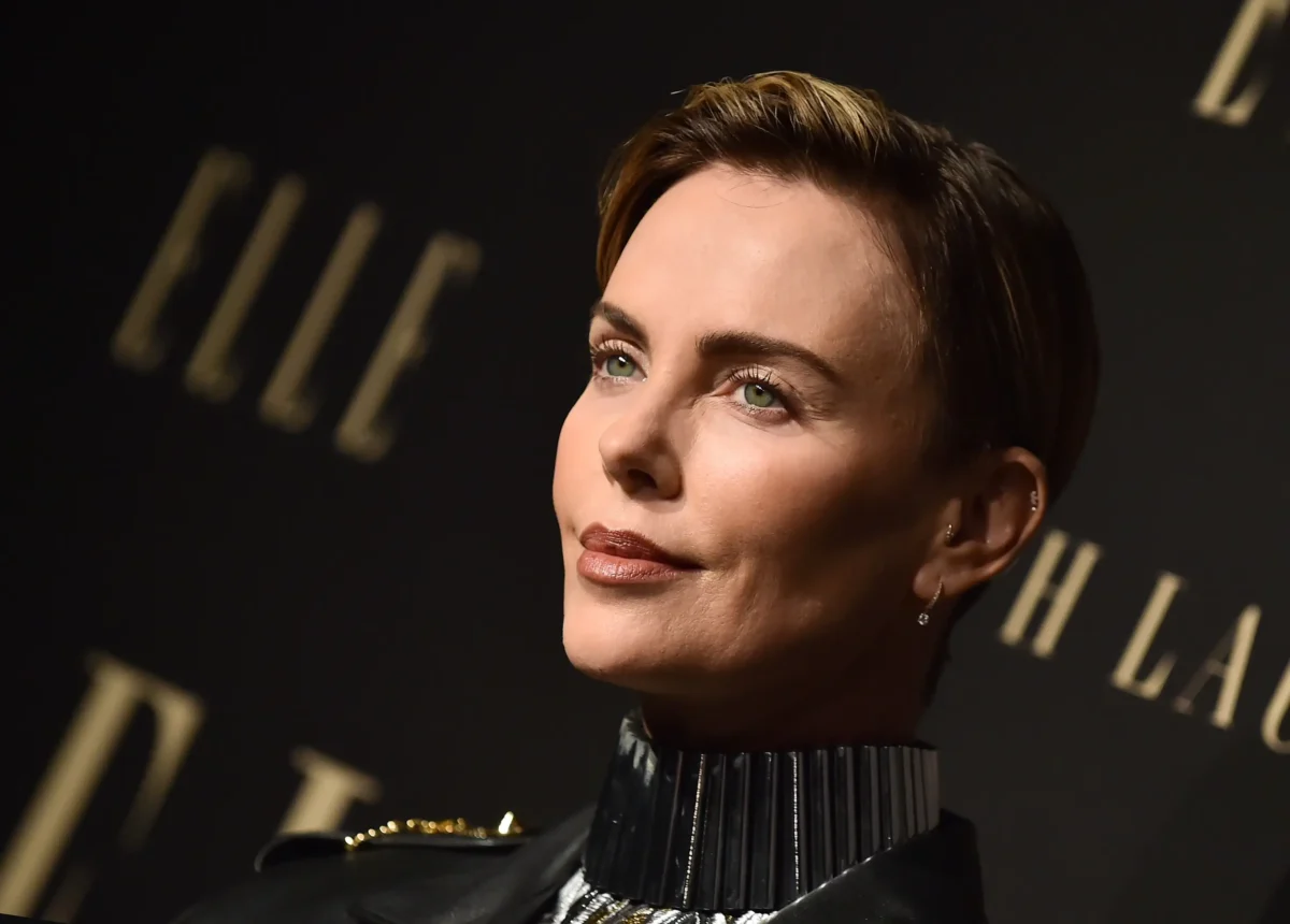 Detailní záběr na Charlize Theron