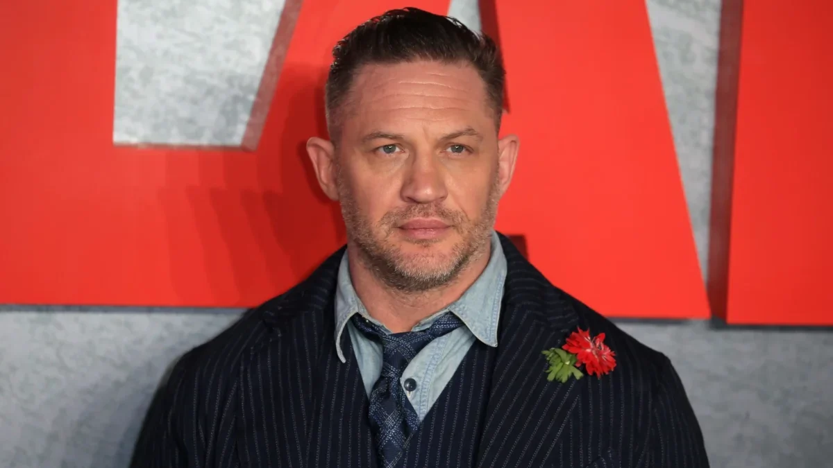 Tom Hardy se culí.