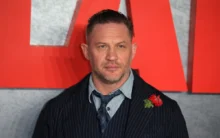 Tom Hardy se culí.
