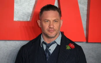 Tom Hardy se culí.