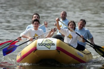 Herci na vodě na raftu