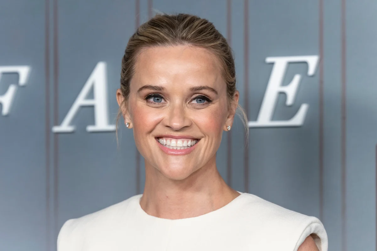 shutterstock_2182699689-2 | TVGURU.cz Reese Witherspoon se směje.