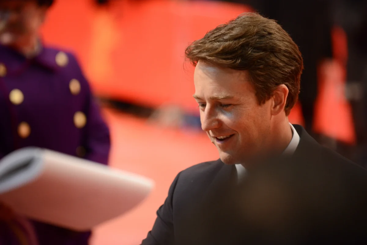 Na fanoušky se usmívá, při natáčení je z něj ale profesionál. Zdroj: Shutterstock | TVGURU.cz Herec Edward Norton