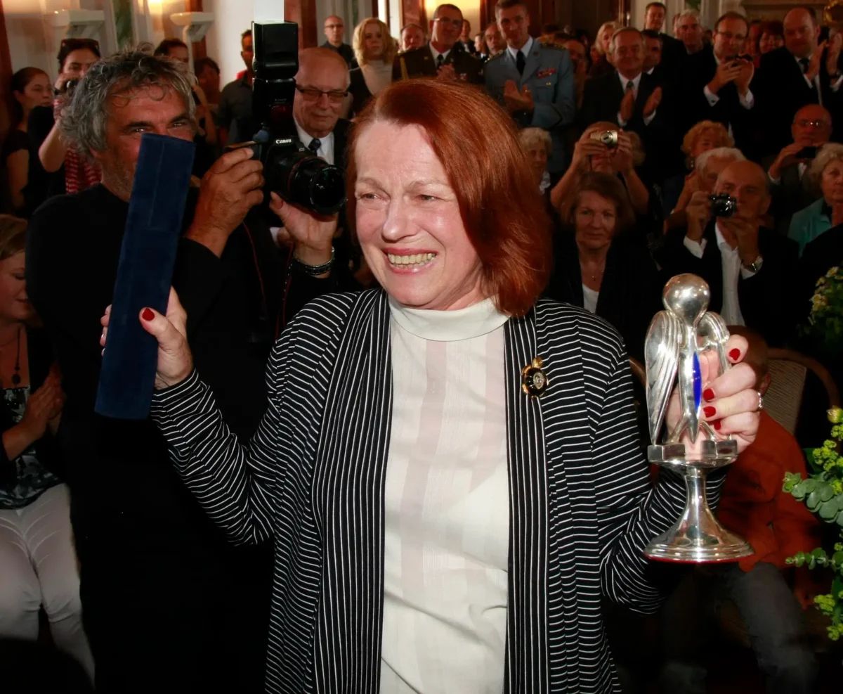 Iva Janžurová