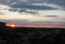 První letní úsvit nad Prahou
