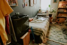 Retro ložnice s televizí