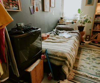 Retro ložnice s televizí