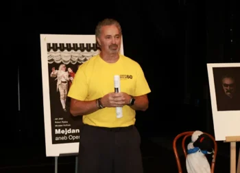 Martin Dejdar vystupuje.