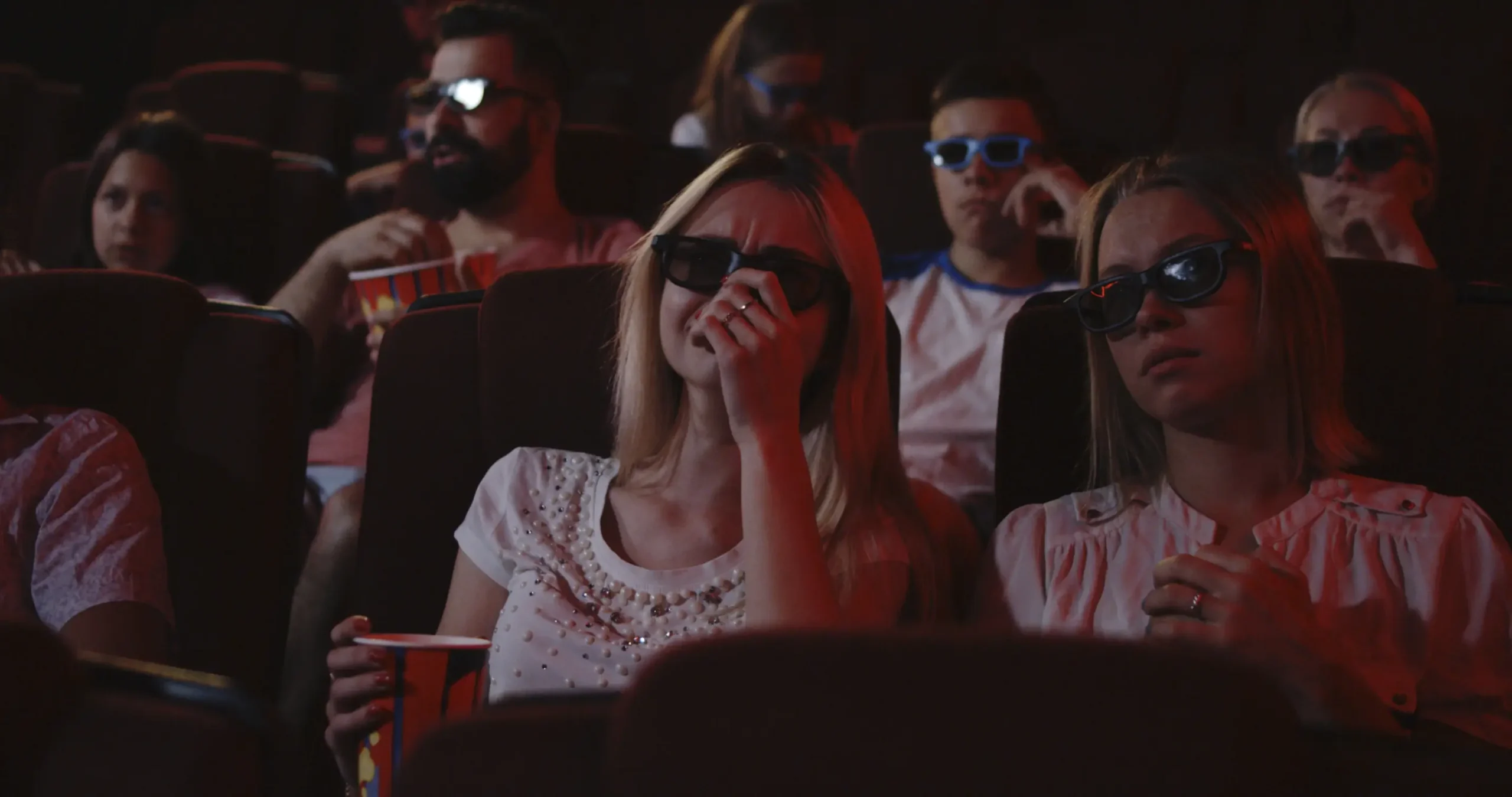 shutterstock_1458308075-2 | TVGURU.cz Diváci sledující film v kině.