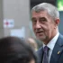Andrej Babiš se usmívá.