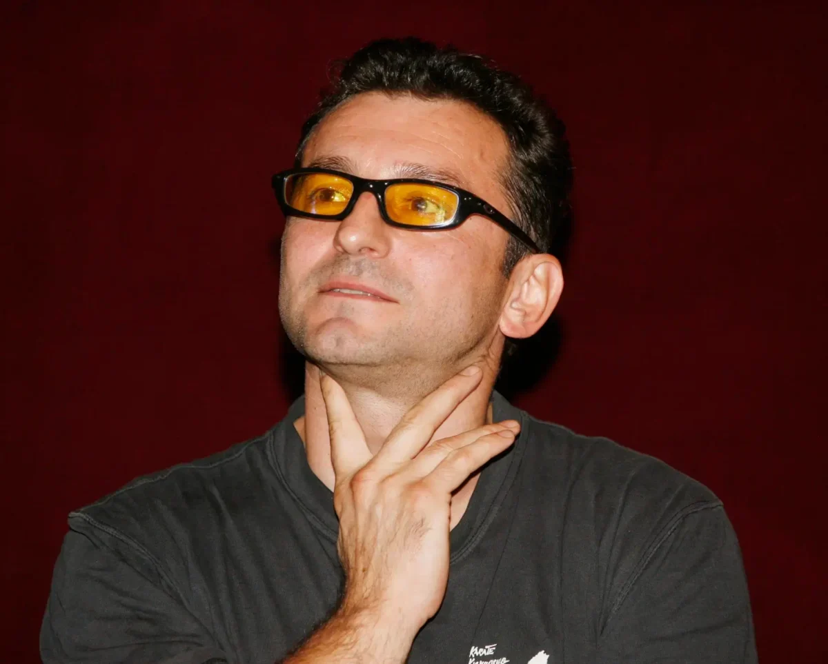 Ondřej Vetchý se tváří vážně.