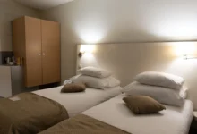 Ložnice se dvěma postelemi