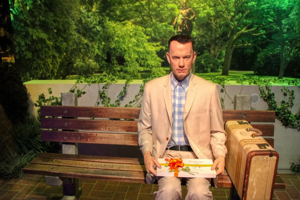 shutterstock_1383115676-2 | TVGURU.cz Vosková figurína k filmu Forrest Gump