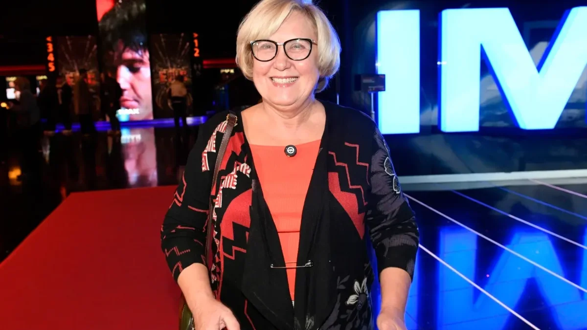 Kateřina Cajthamlová se usmívá.